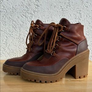 Sperry Brown “Pretty Tough” Leather Ankle Boots big lug heel. Lace up